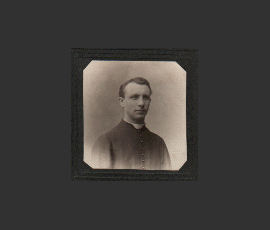 L'abbé Charles Maillard lorsqu'il était jeune prêtre.
Father Charles Maillard, young priest.