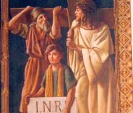 Le Cyrénéen aide Jésus à porter sa croix.
Simon of Cyrene helps Jesus to carry His cross.