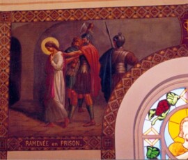 Ramenée en prison.
Brought back to prison.