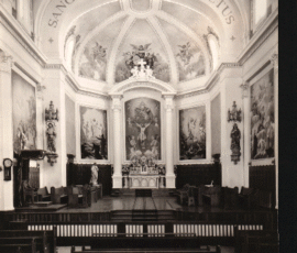 En 1930, l'église Sainte Philomène devient Cathédrale Sainte Philomène pour le diocèse de Gravelbourg. Le trône de l'évêque se trouve à gauche dans le sanctuaire.
In 1930, Saint Philomena church was transformed into Saint Philomena Cathedral for the Gravelbourg Diocese. The Bishop's throne is situated on the left side in the sanctuary.