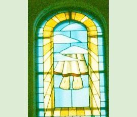 L’Ascension -2e Mystère Glorieux – les pieds troués de Jésus qui monte dans le nuage.
The Ascension – 2nd Glorious Mystery – Jesus’ feet are pierced, his body ascending through a cloud.