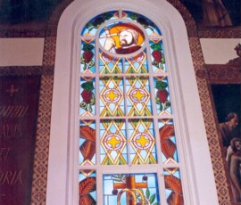 Saint Paul et son glaive à deux tranchants – Sacrement du Mariage – représenté par une croix et les deux alliances (anneaux).
Saint Paul and his two edged sword – Sacrament of Marriage – represented by a cross and two wedding rings.