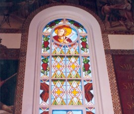 Saint Joseph et le lys – Anno Jubilaei 1930-1980 – L’installation des vitraux était un projet dédié au 50e anniversaire du diocèse de Gravelbourg. Projet complété le 29 juin 1984.
Saint Joseph – spouse of Mary – Anno Jubilaei, 1930-1980. Istallation of the stained glass windows being a project for the 50th anniversary of the Diocese of Gravelbourg. Project completed June 29th, 1984.